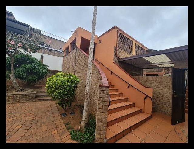 5 BEDROOM HOUSE FOR SALE IN OVERPORT